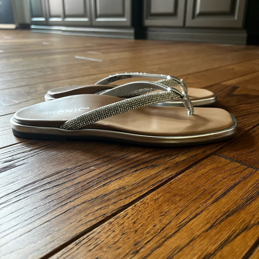 Vionic Vista Shine Silver Sandals